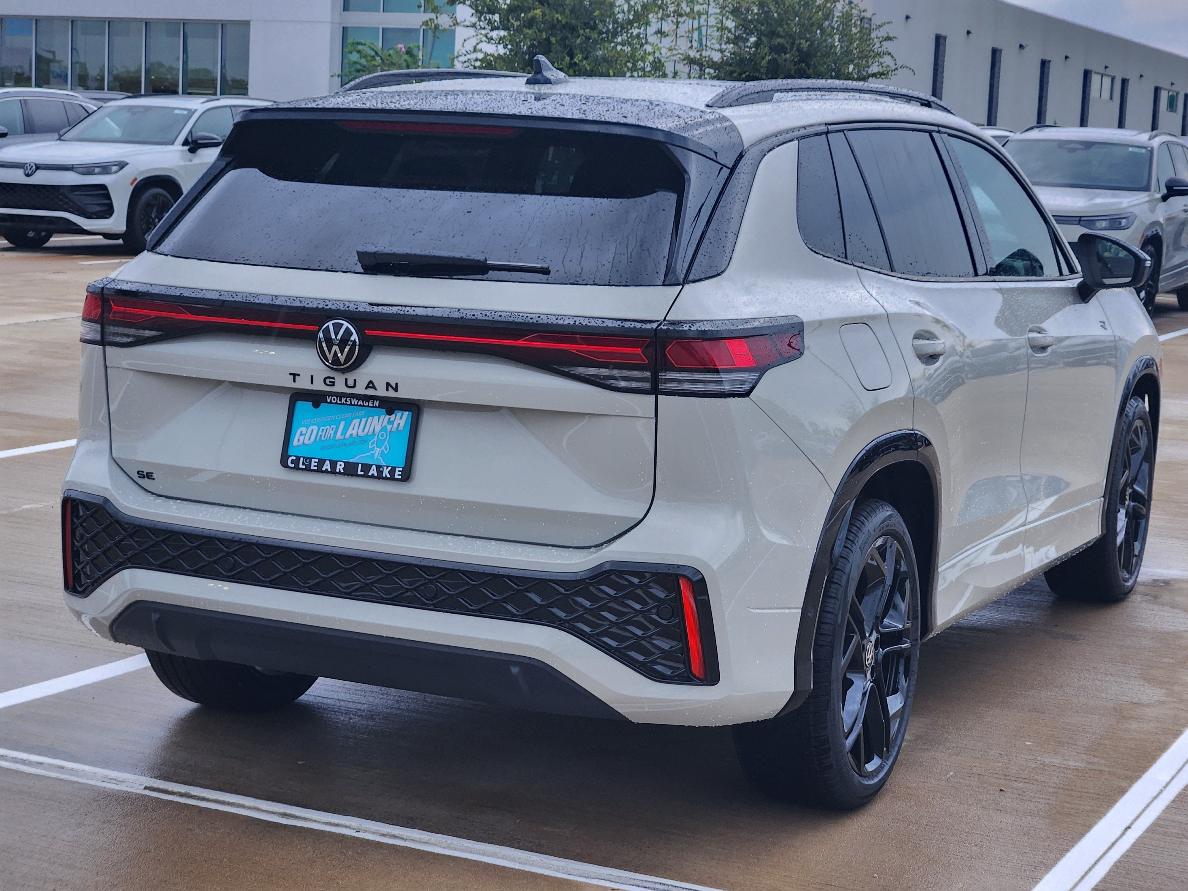 2026 Volkswagen Tiguan SE R-Line Black