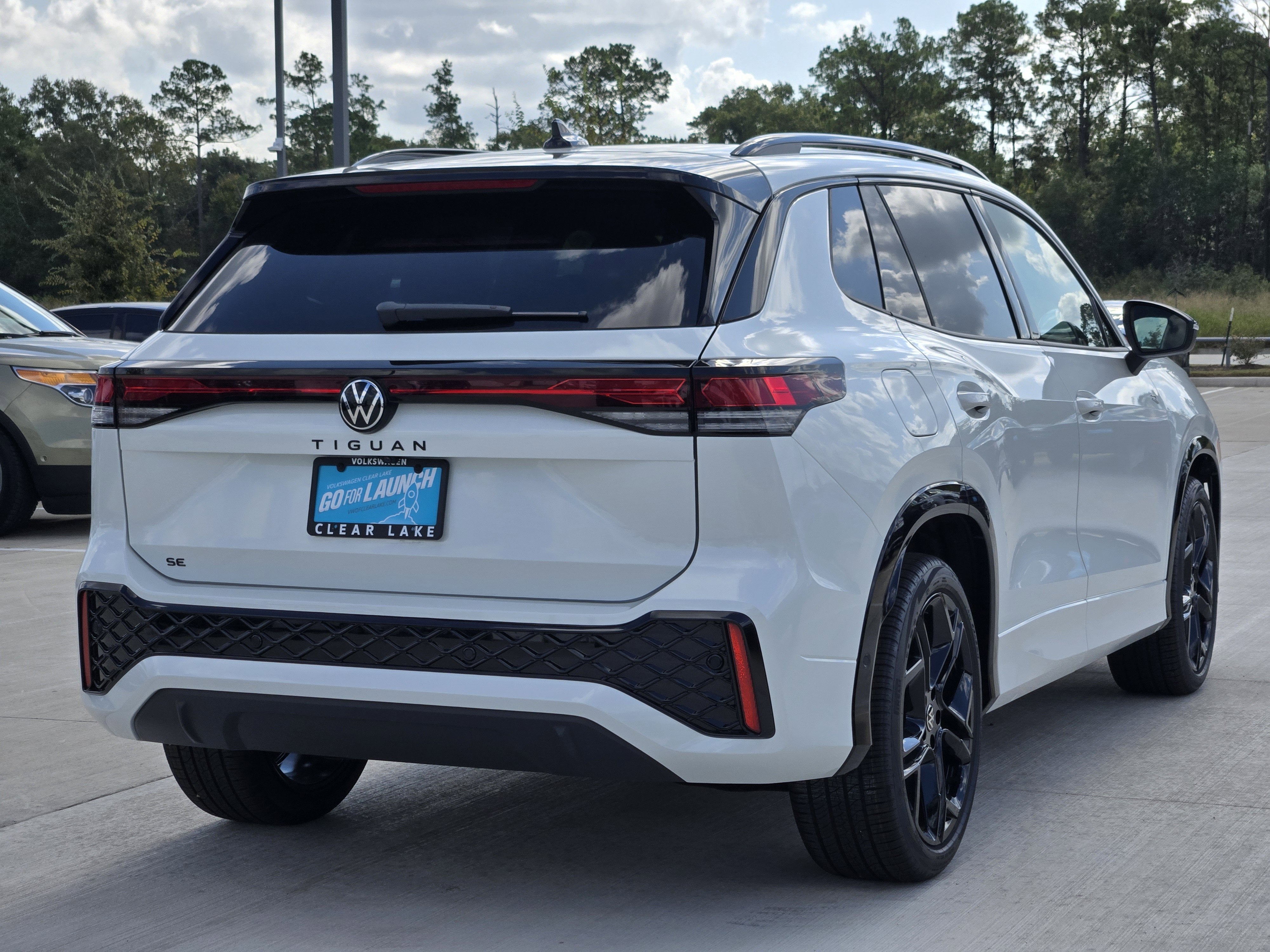 2026 Volkswagen Tiguan SE R-Line Black