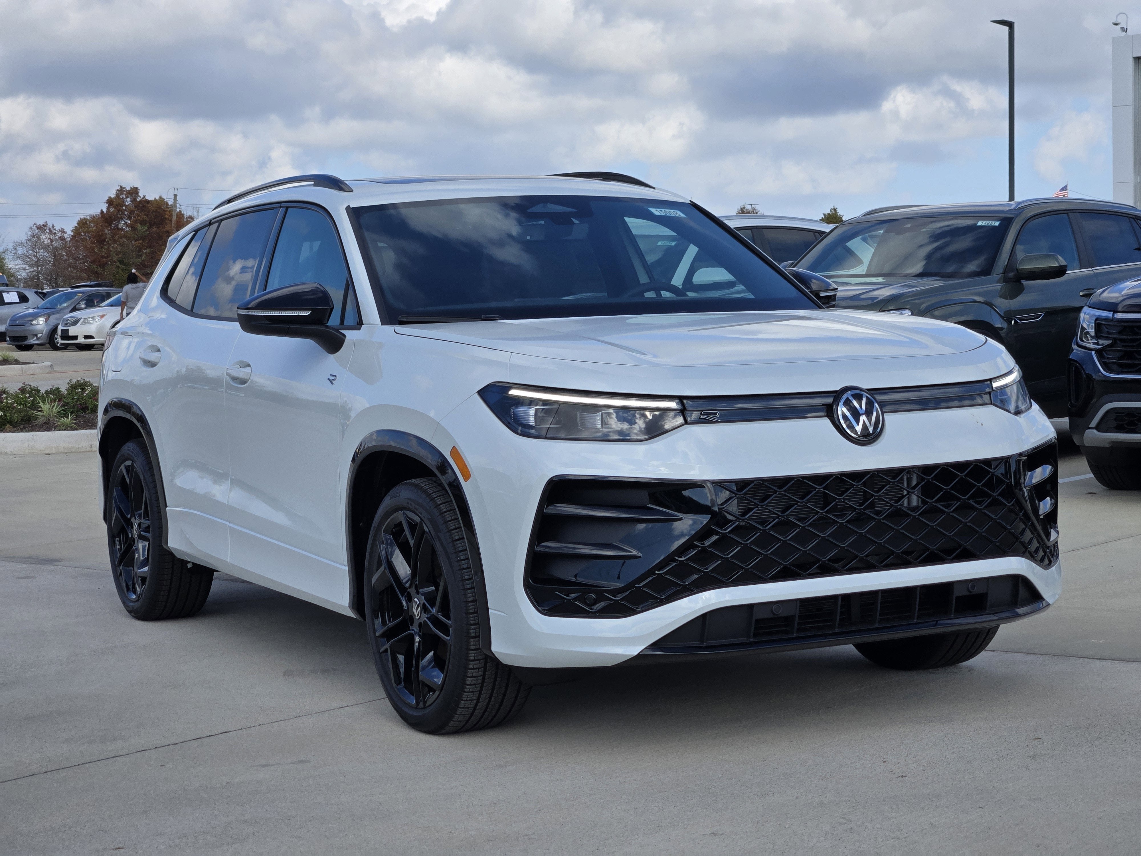 2026 Volkswagen Tiguan SE R-Line Black