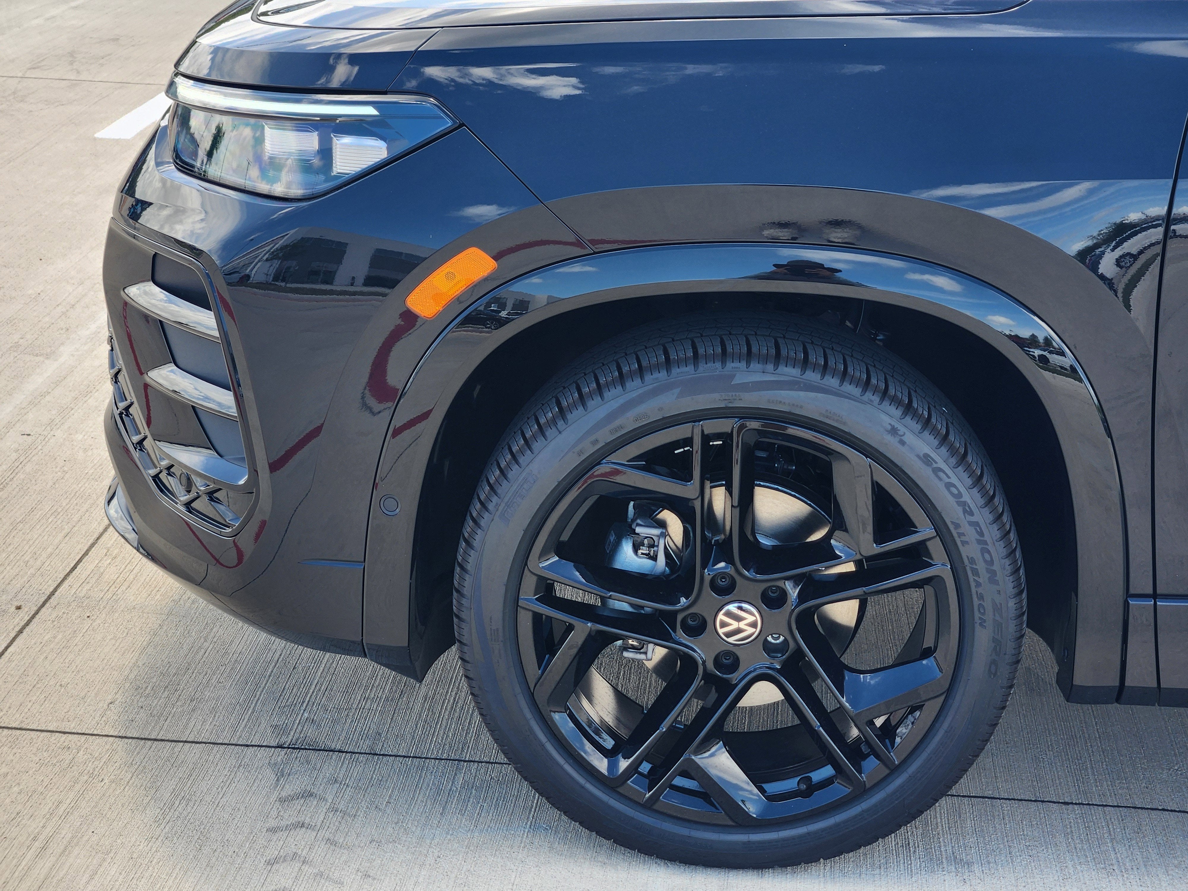2026 Volkswagen Tiguan SE R-Line Black