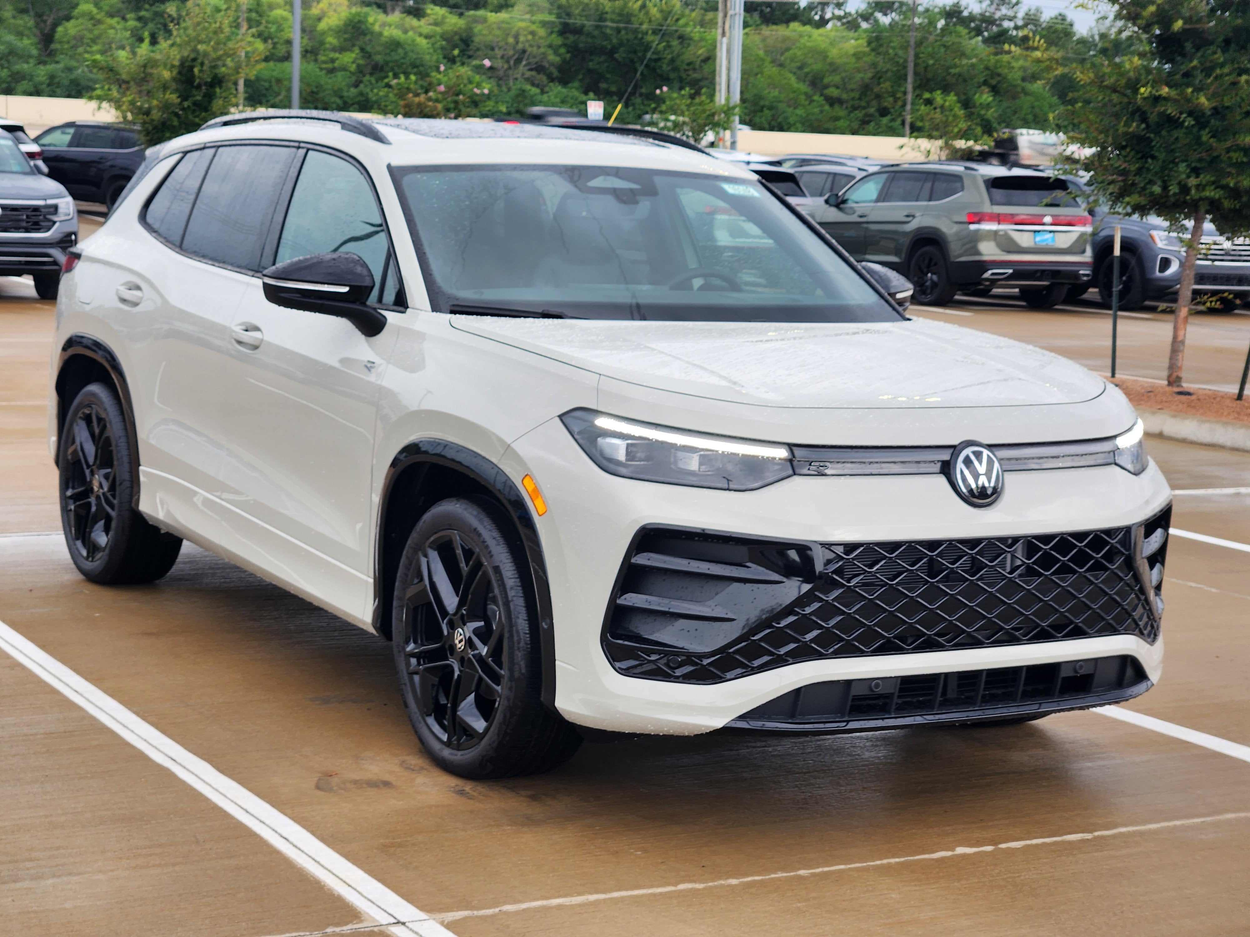 2026 Volkswagen Tiguan SE R-Line Black