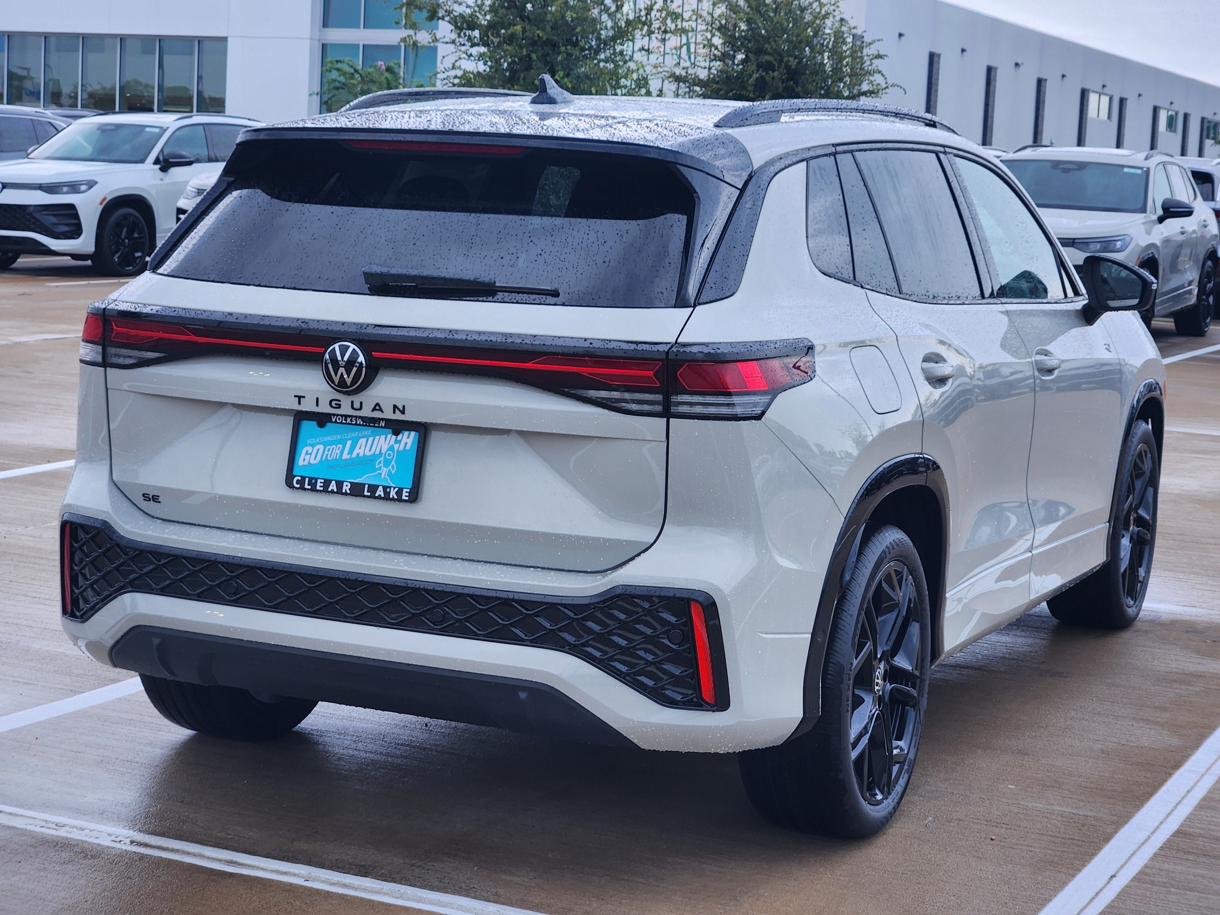 2026 Volkswagen Tiguan SE R-Line Black