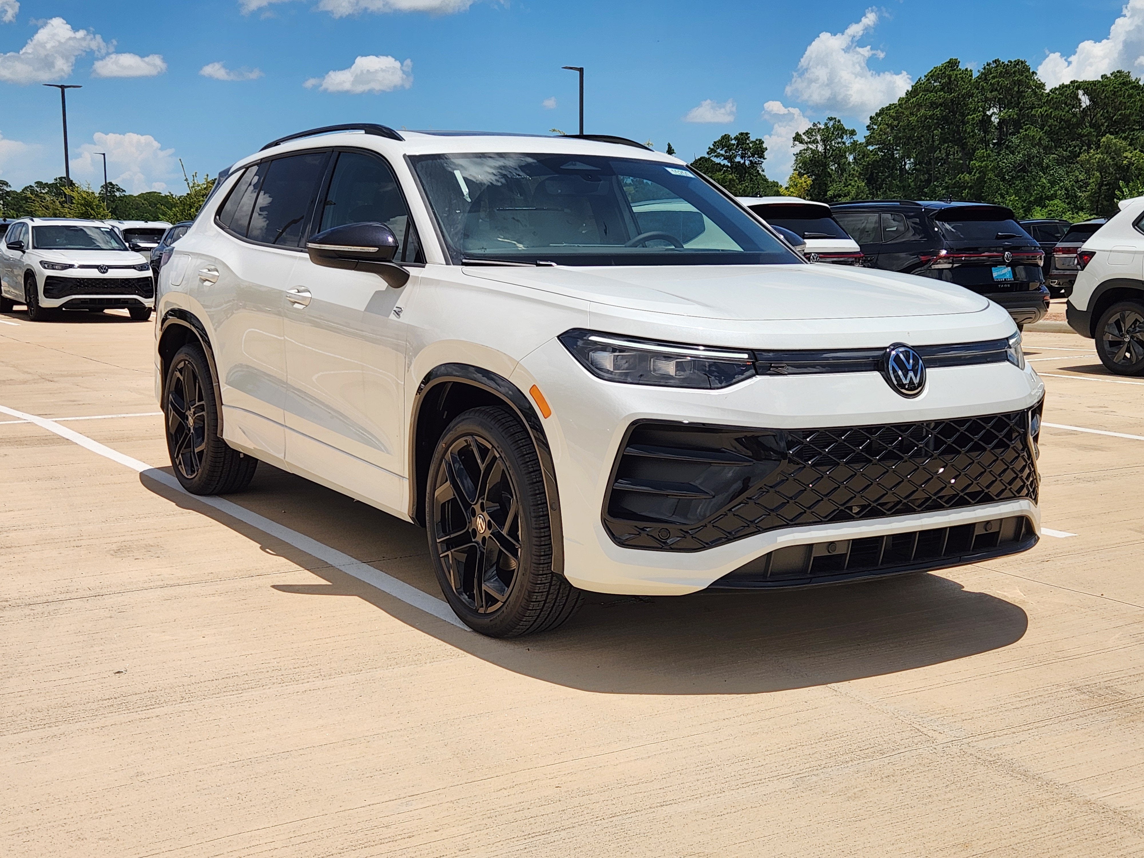 2026 Volkswagen Tiguan SE R-Line Black