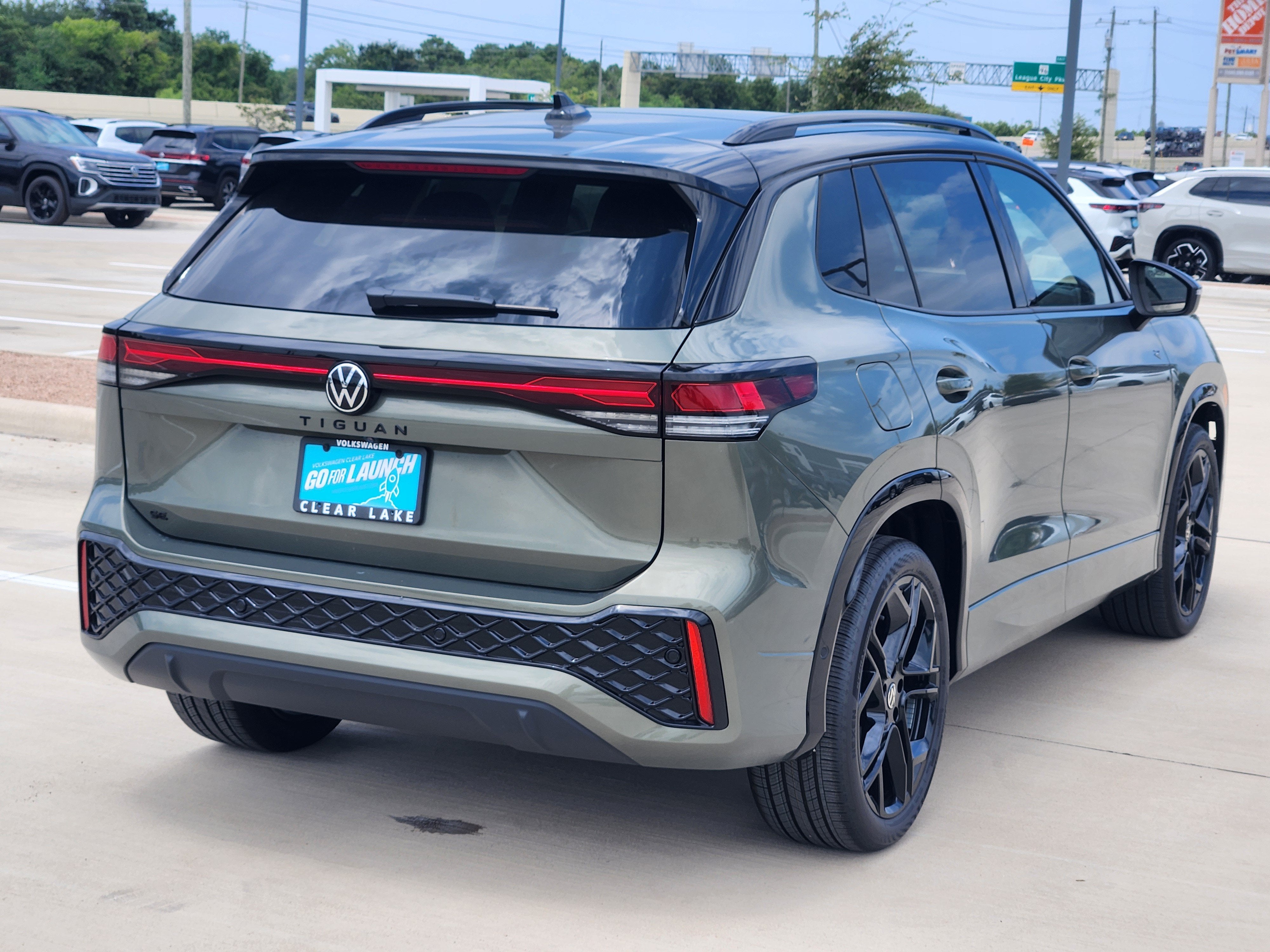 2026 Volkswagen Tiguan SE R-Line Black