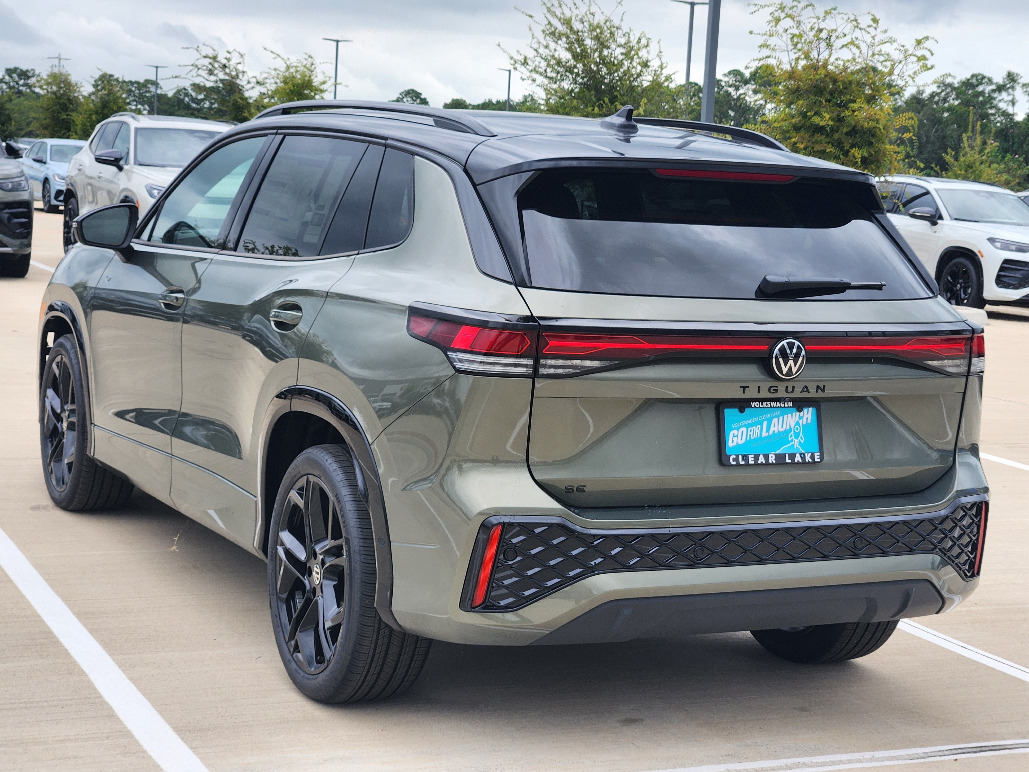 2026 Volkswagen Tiguan SE R-Line Black