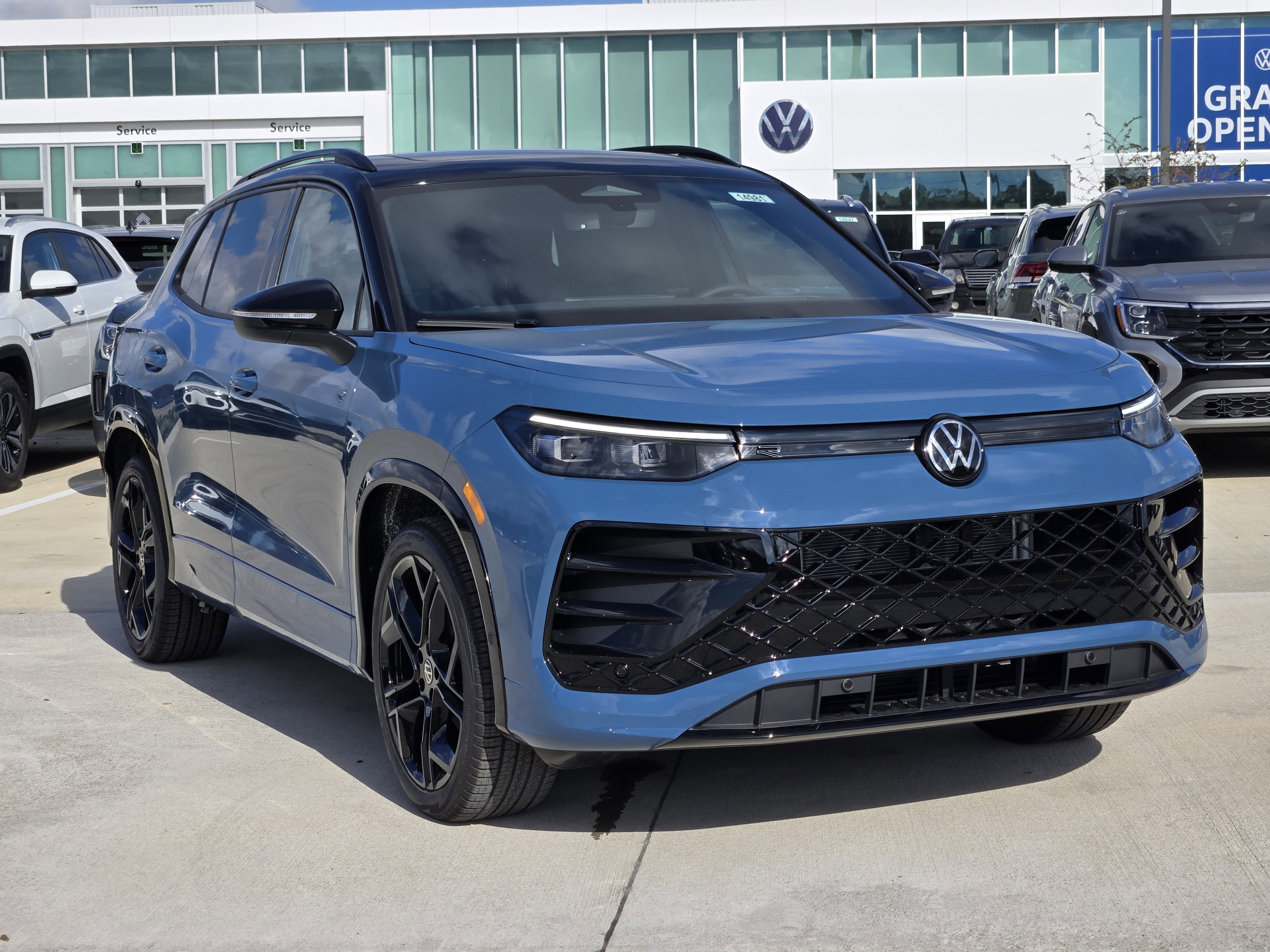 2026 Volkswagen Tiguan SE R-Line Black