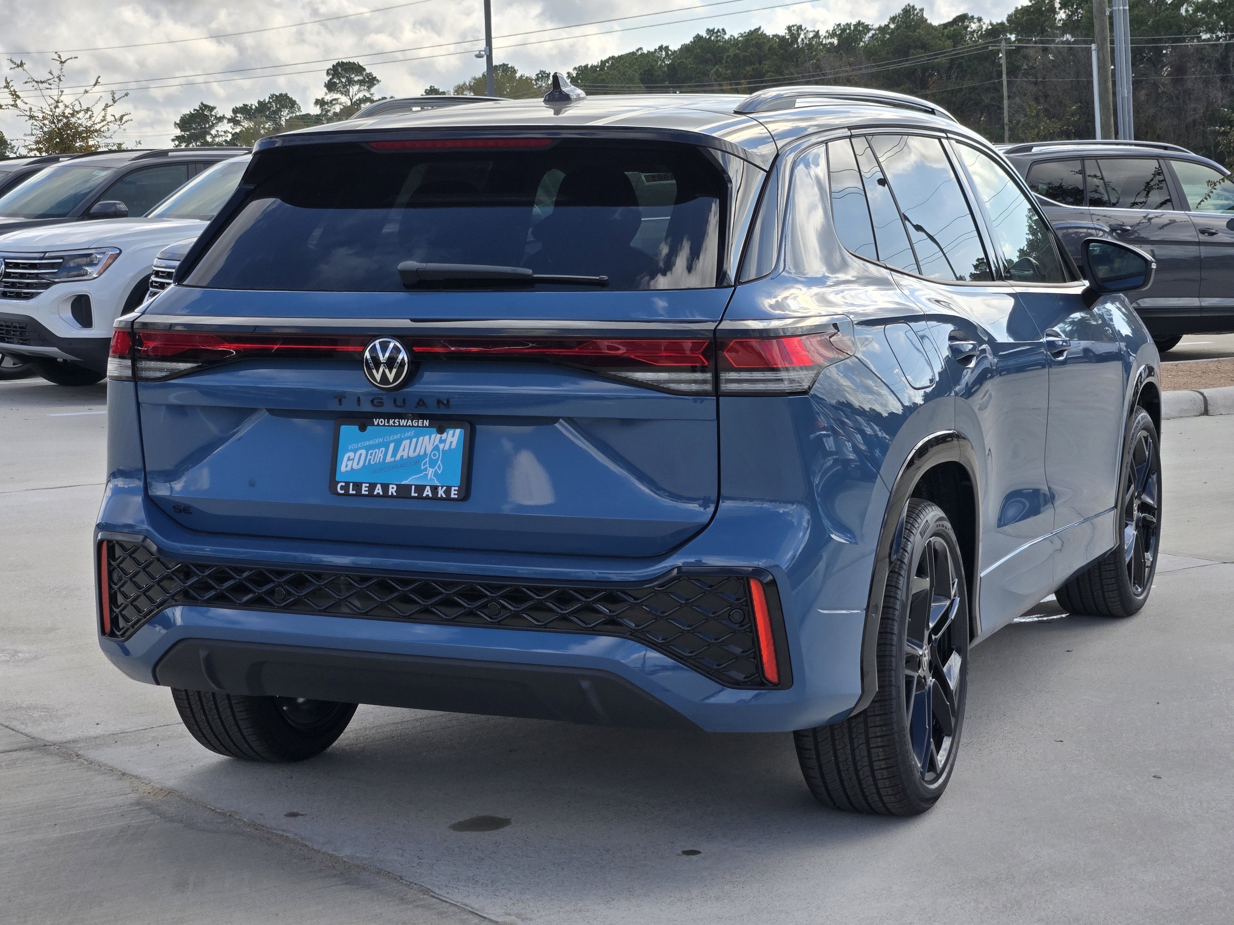 2026 Volkswagen Tiguan SE R-Line Black