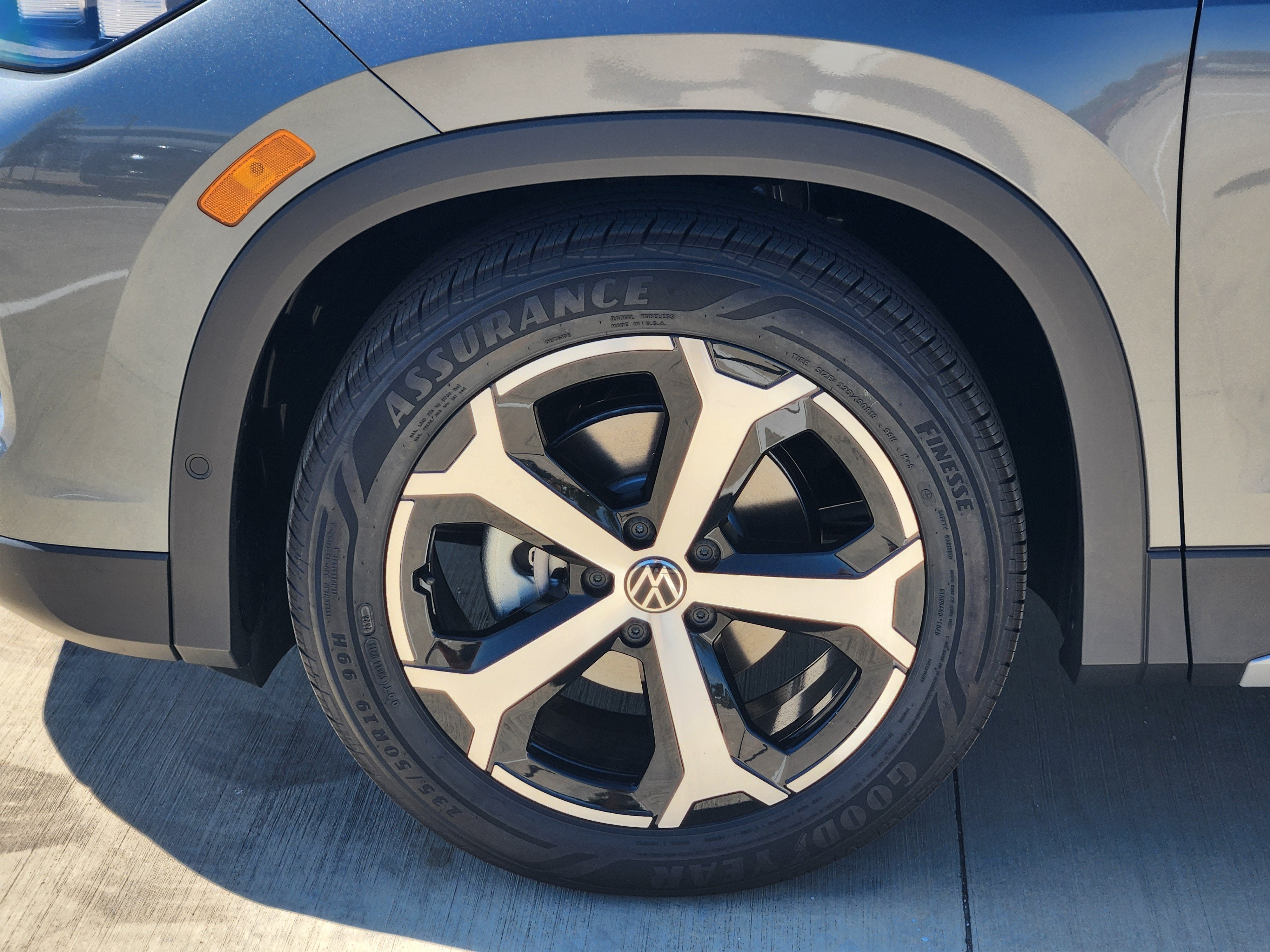 2027 Volkswagen Tiguan SE