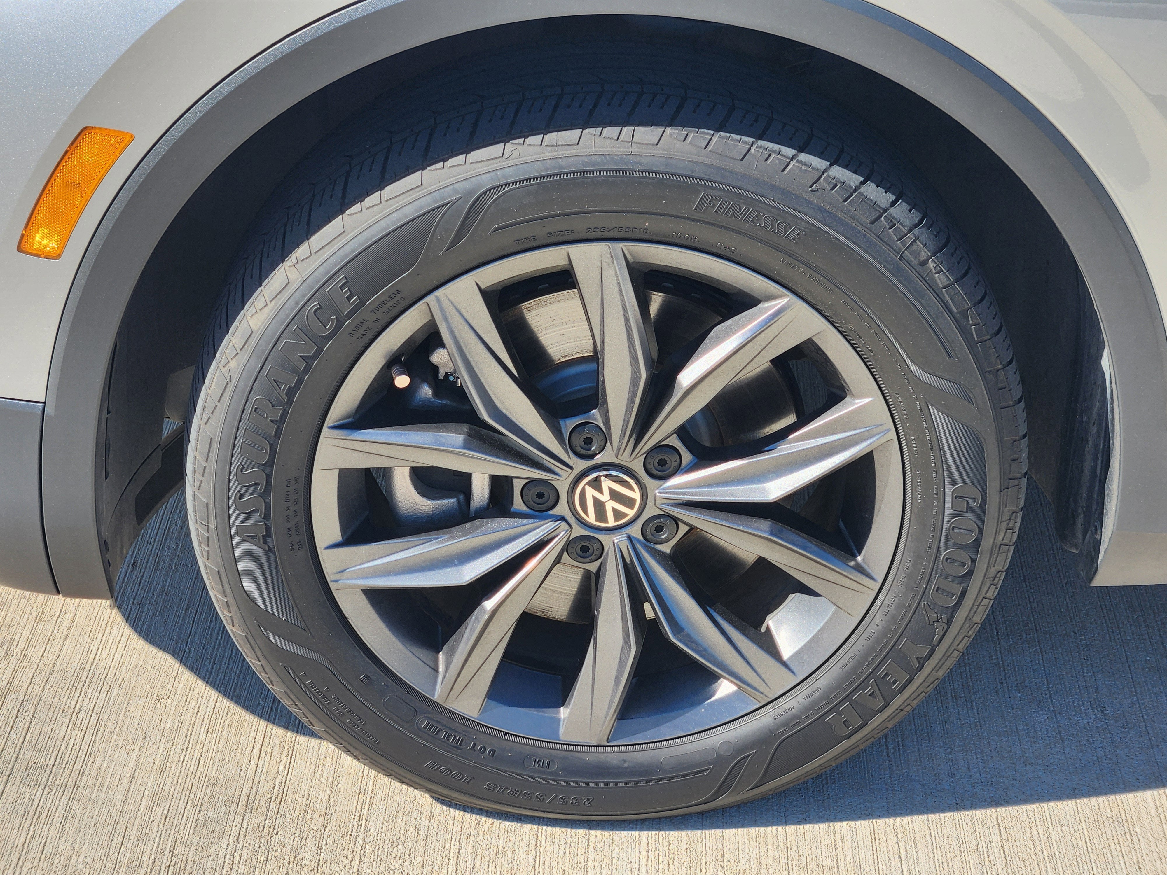 2023 Volkswagen Tiguan SE