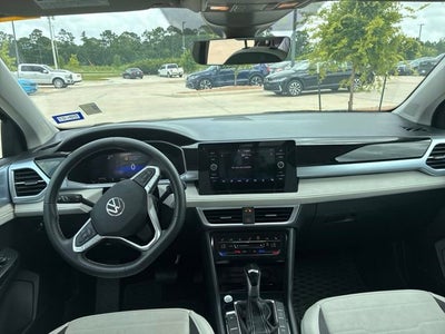 2025 Volkswagen Taos SE