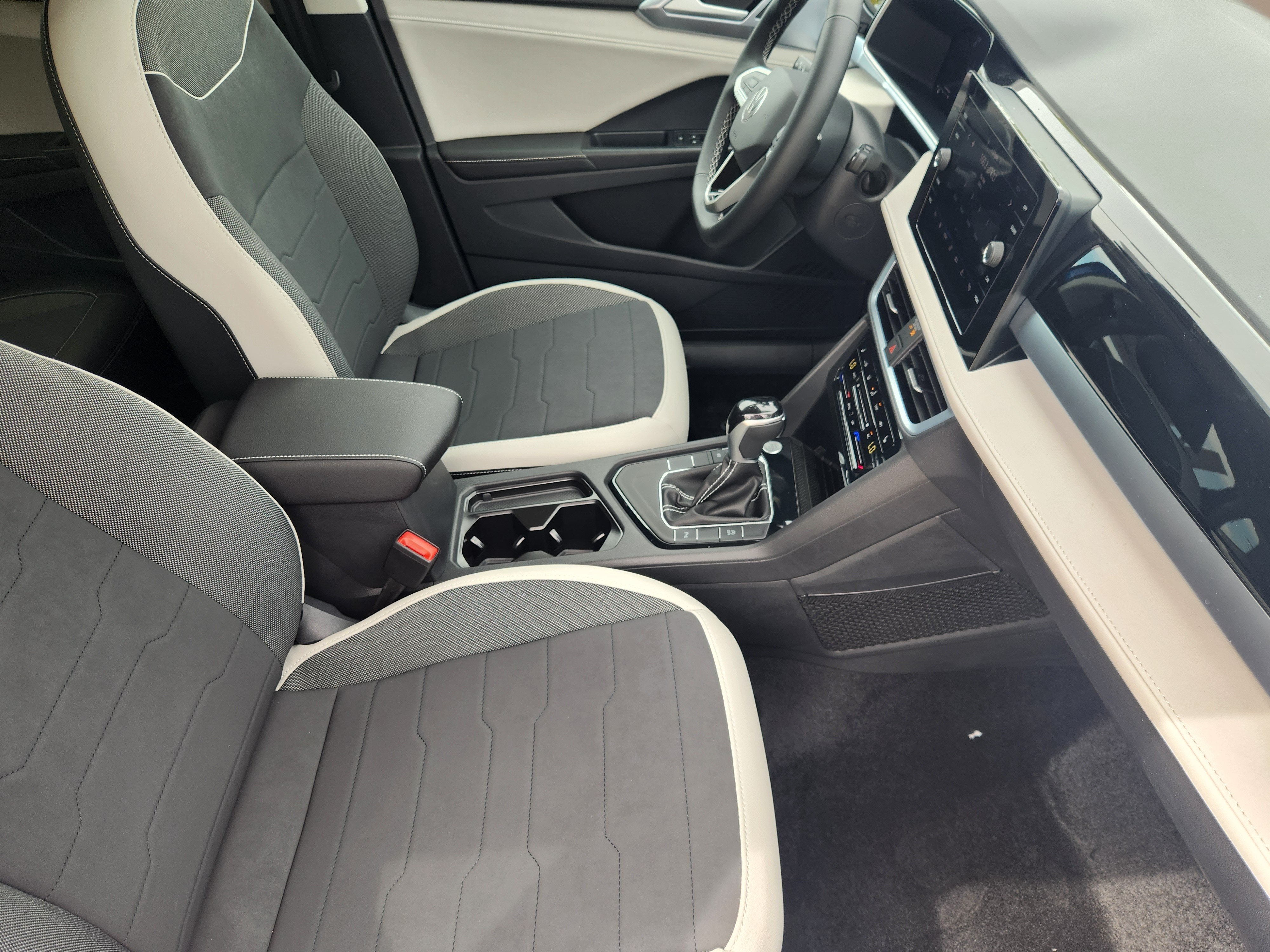 2027 Volkswagen Taos SE