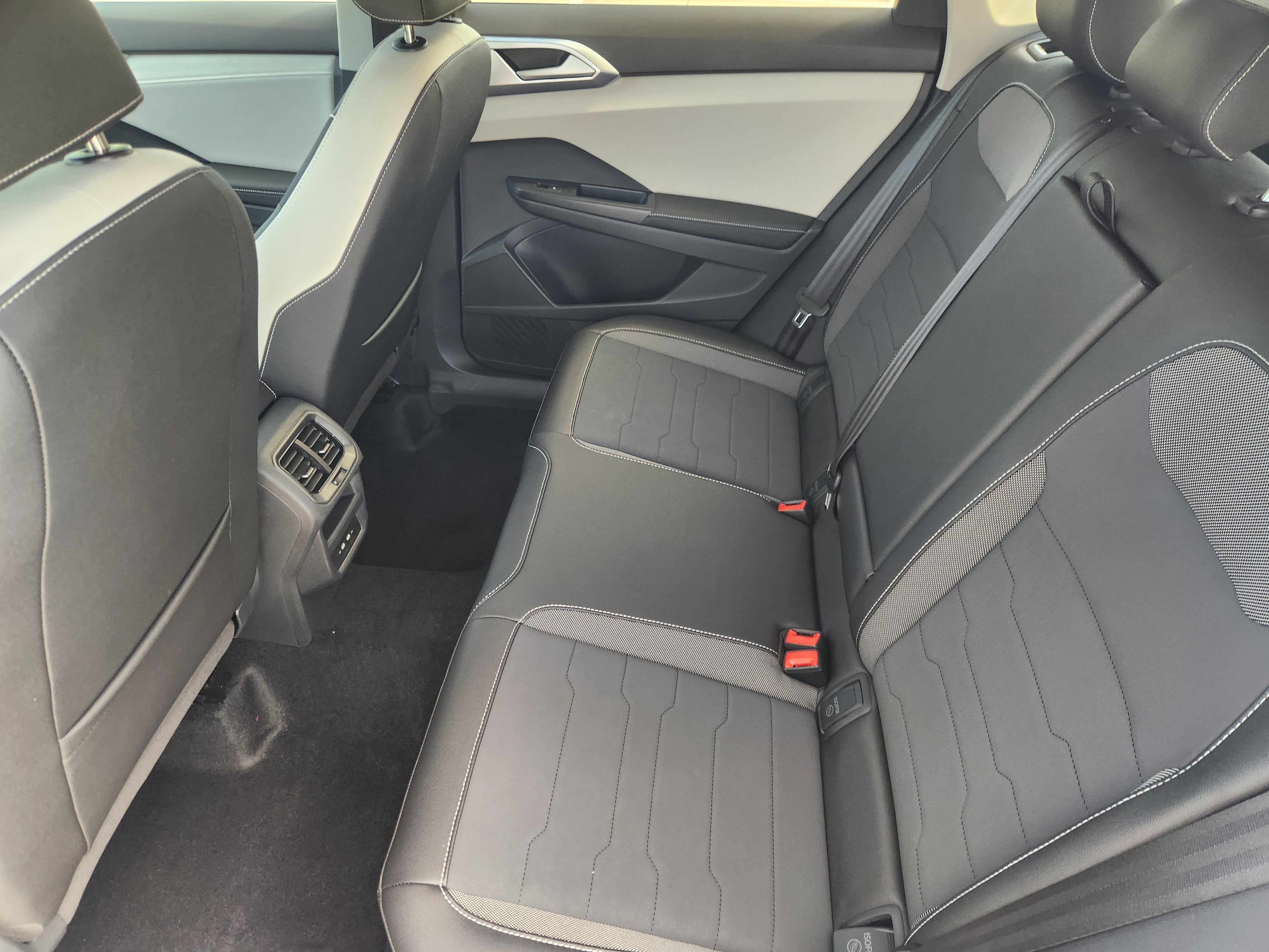 2027 Volkswagen Taos SE