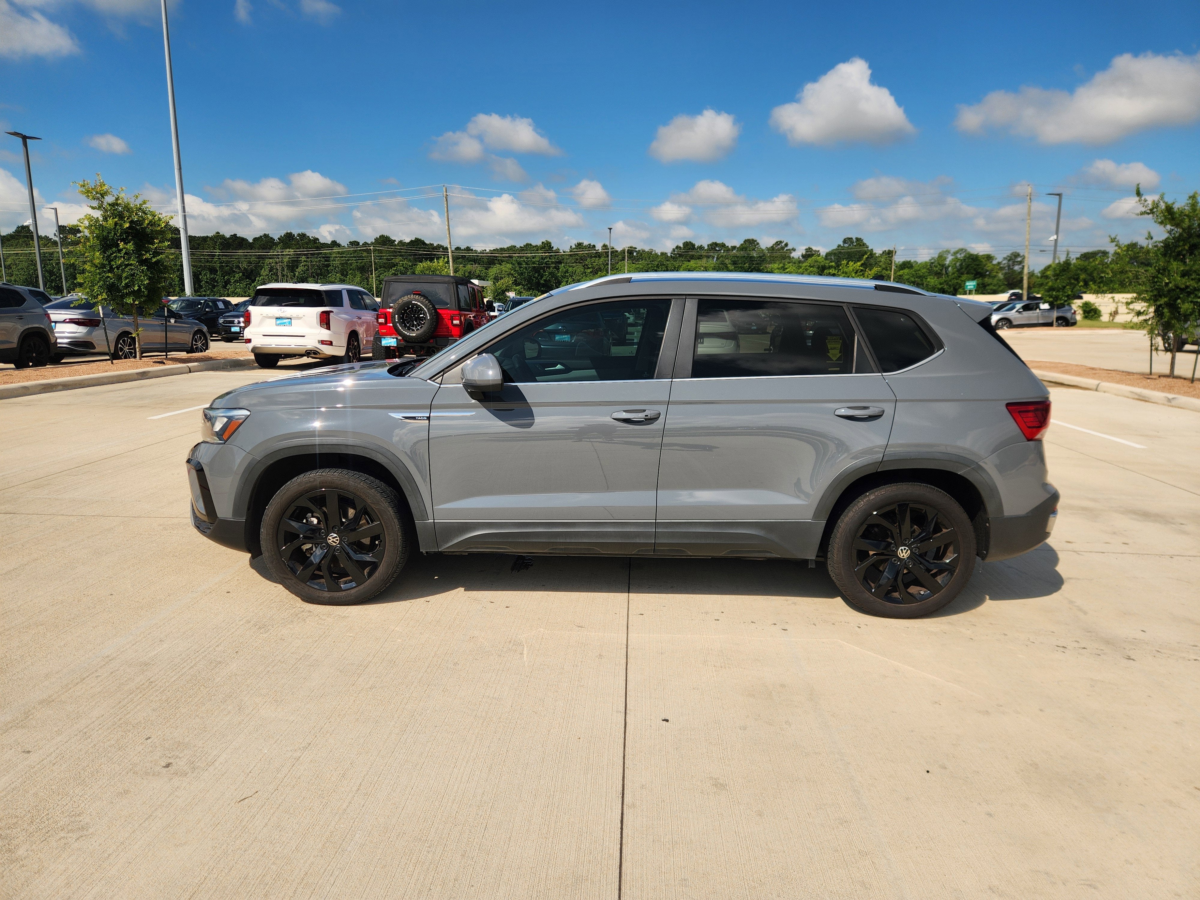 2023 Volkswagen Taos SE