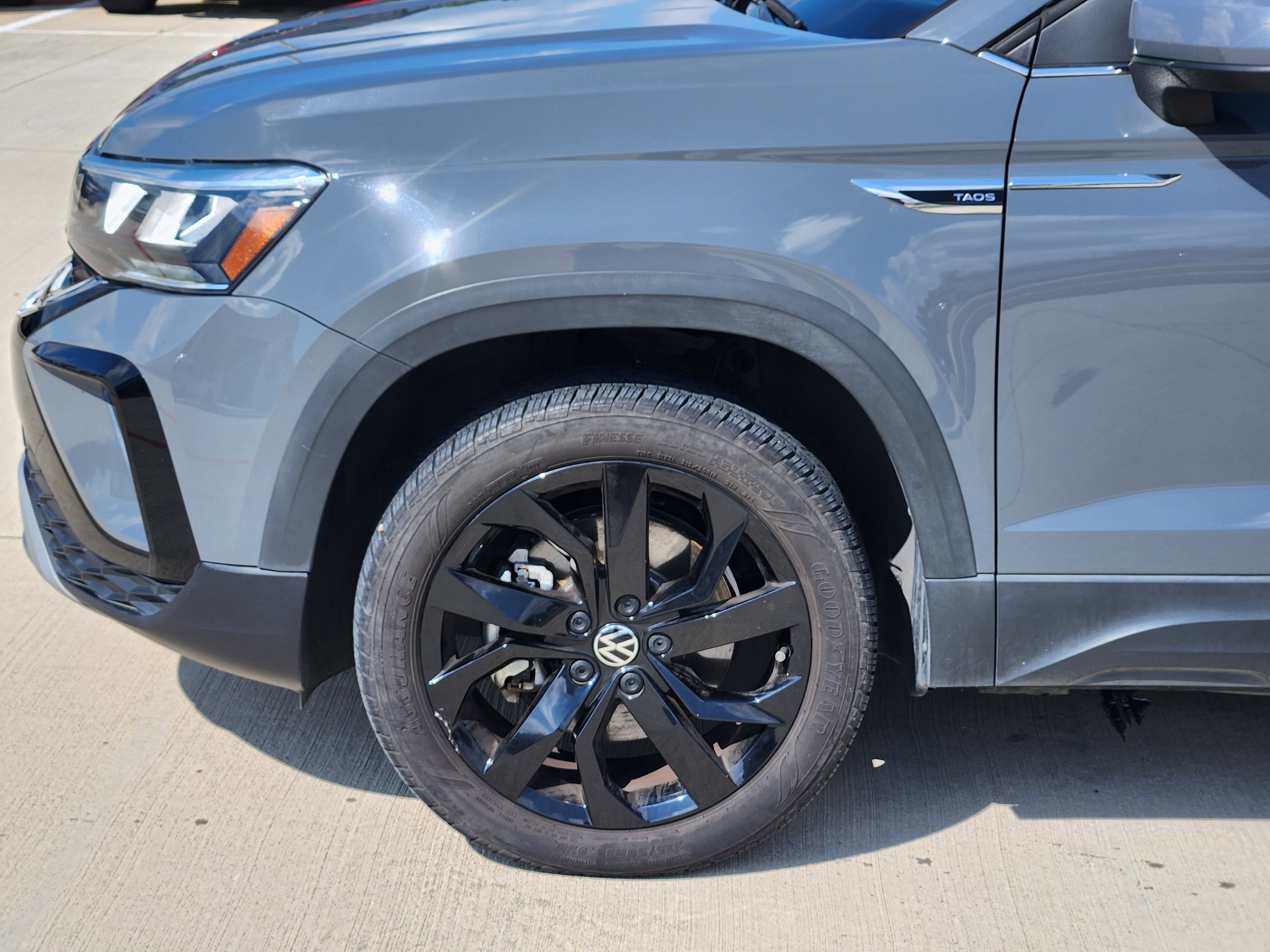 2023 Volkswagen Taos SE