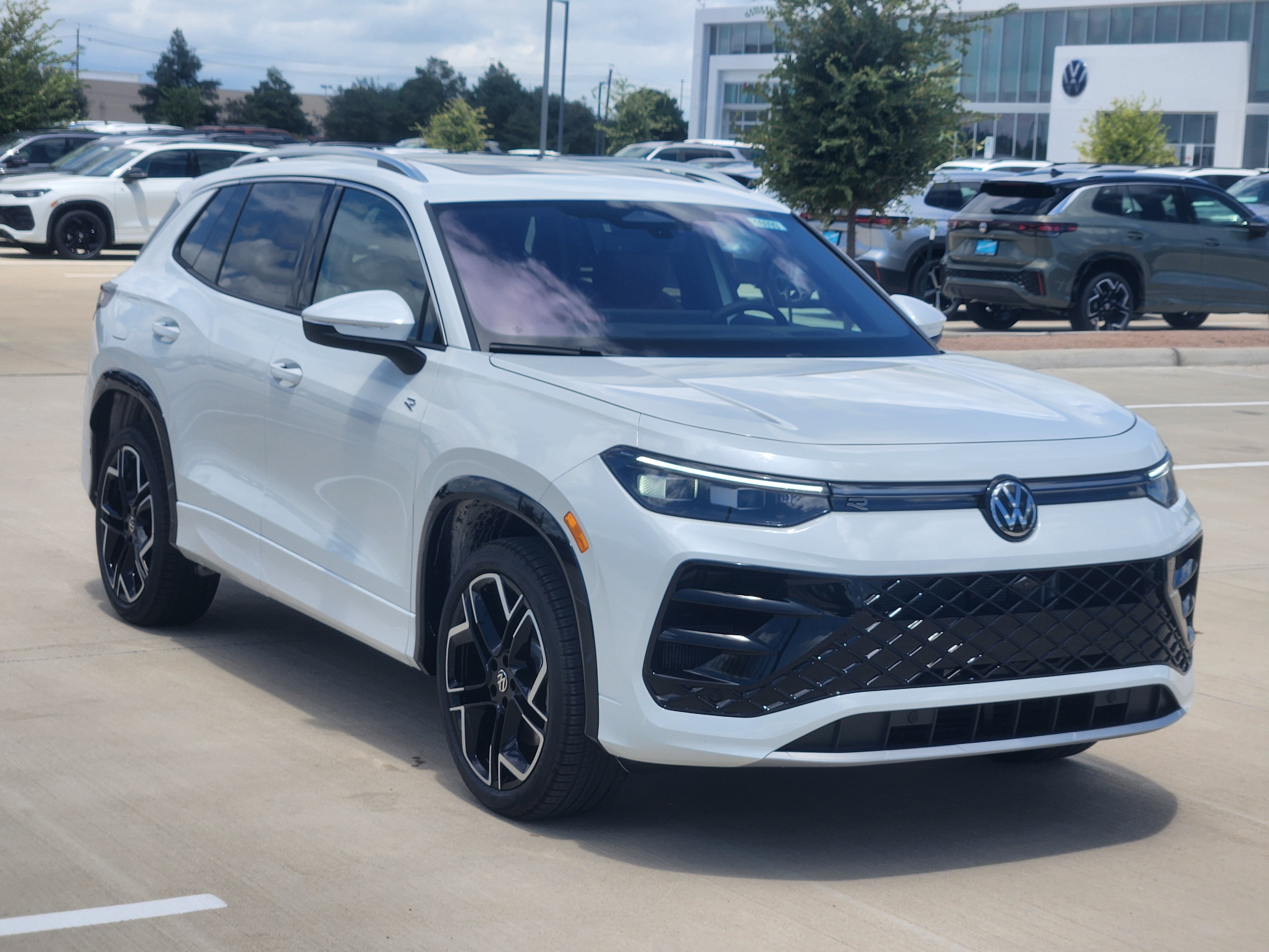 2026 Volkswagen Tiguan SEL R-Line Turbo