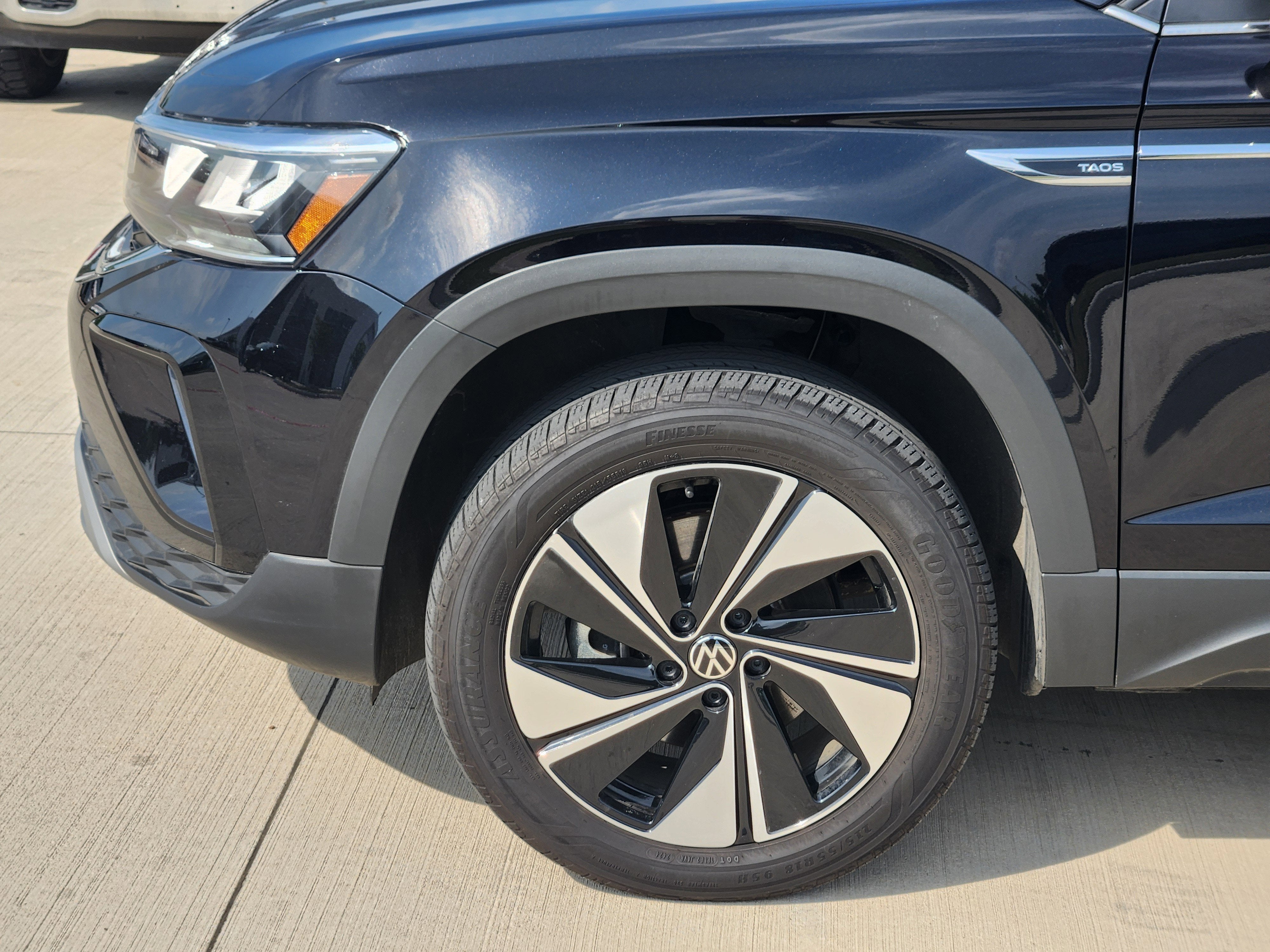 2024 Volkswagen Taos SE