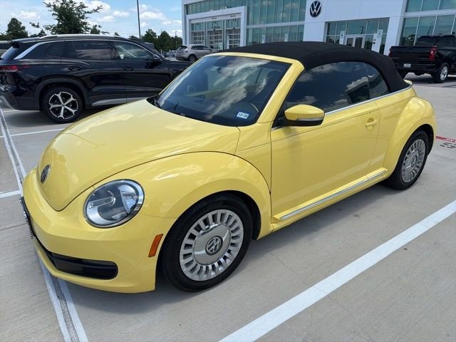 2015 Volkswagen Beetle 1.8T Conv. w/Sound & Nav. Auto's photo