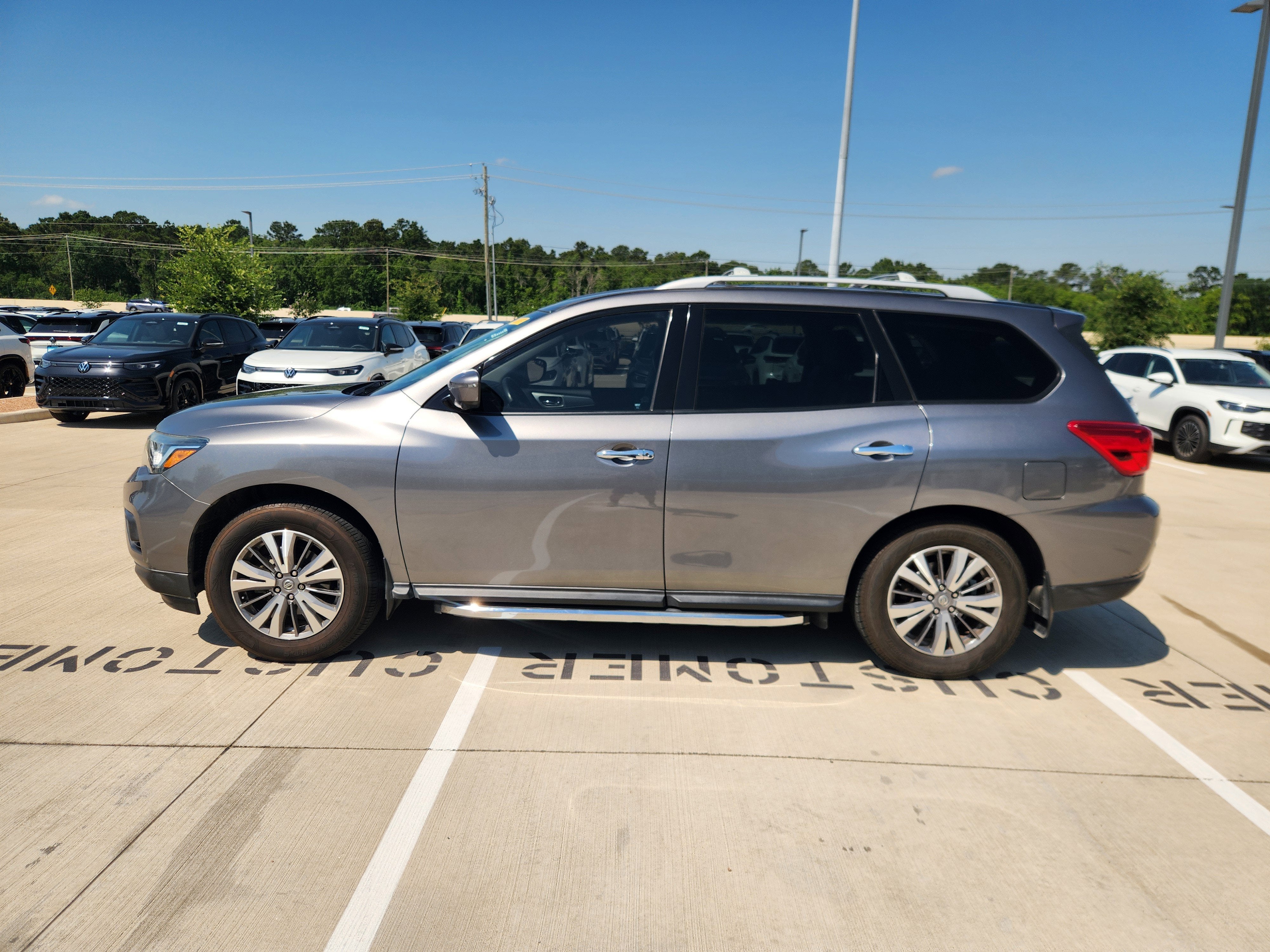 2020 Nissan Pathfinder SL