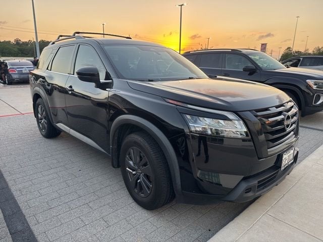 2022 Nissan Pathfinder SV