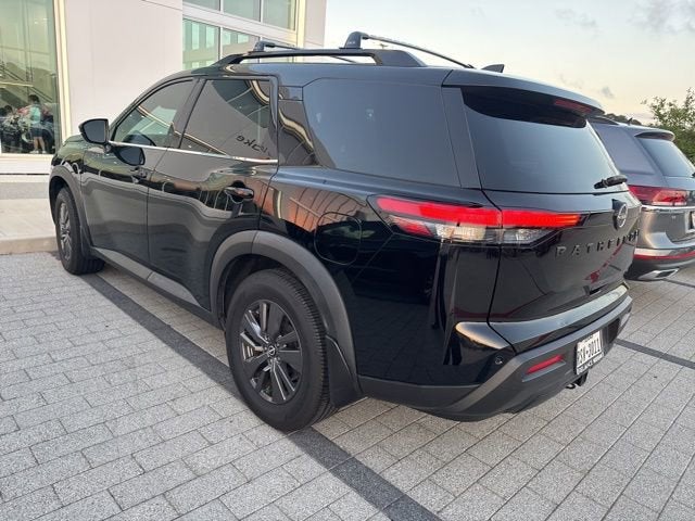 2022 Nissan Pathfinder SV