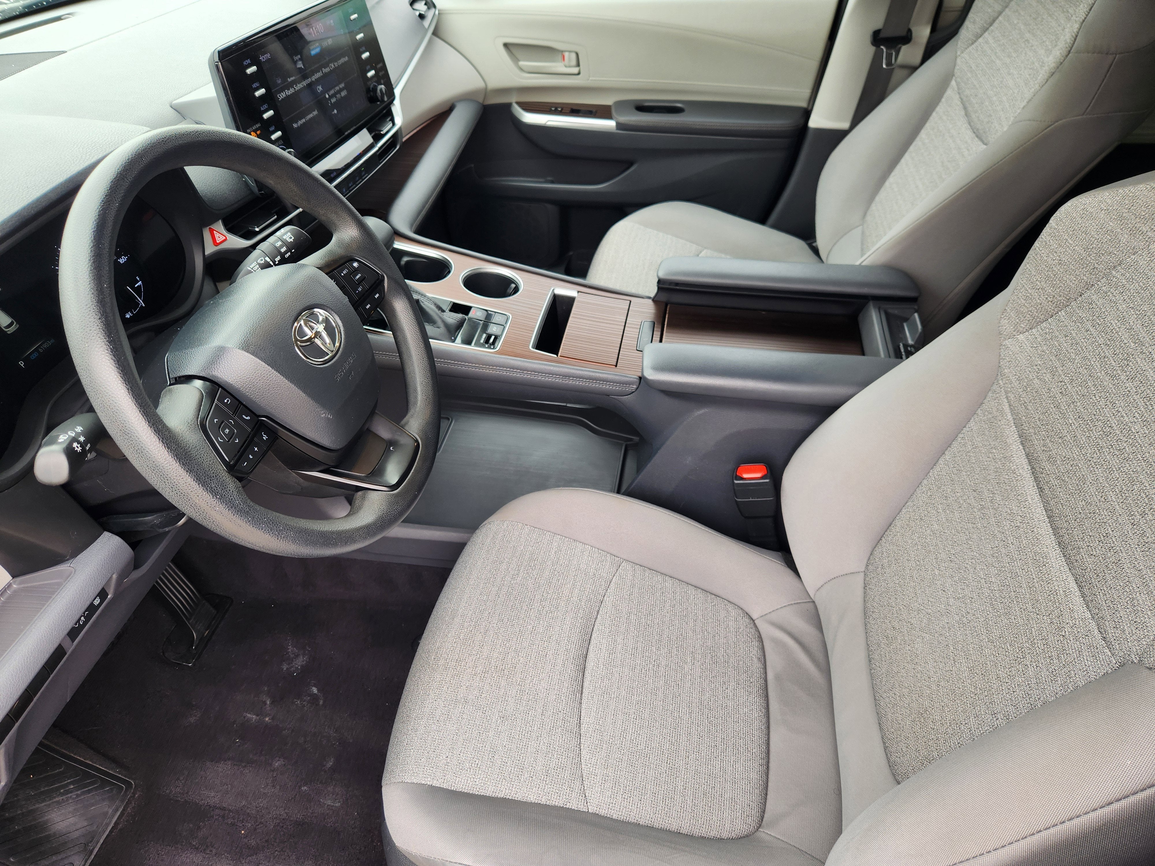2022 Toyota Sienna LE