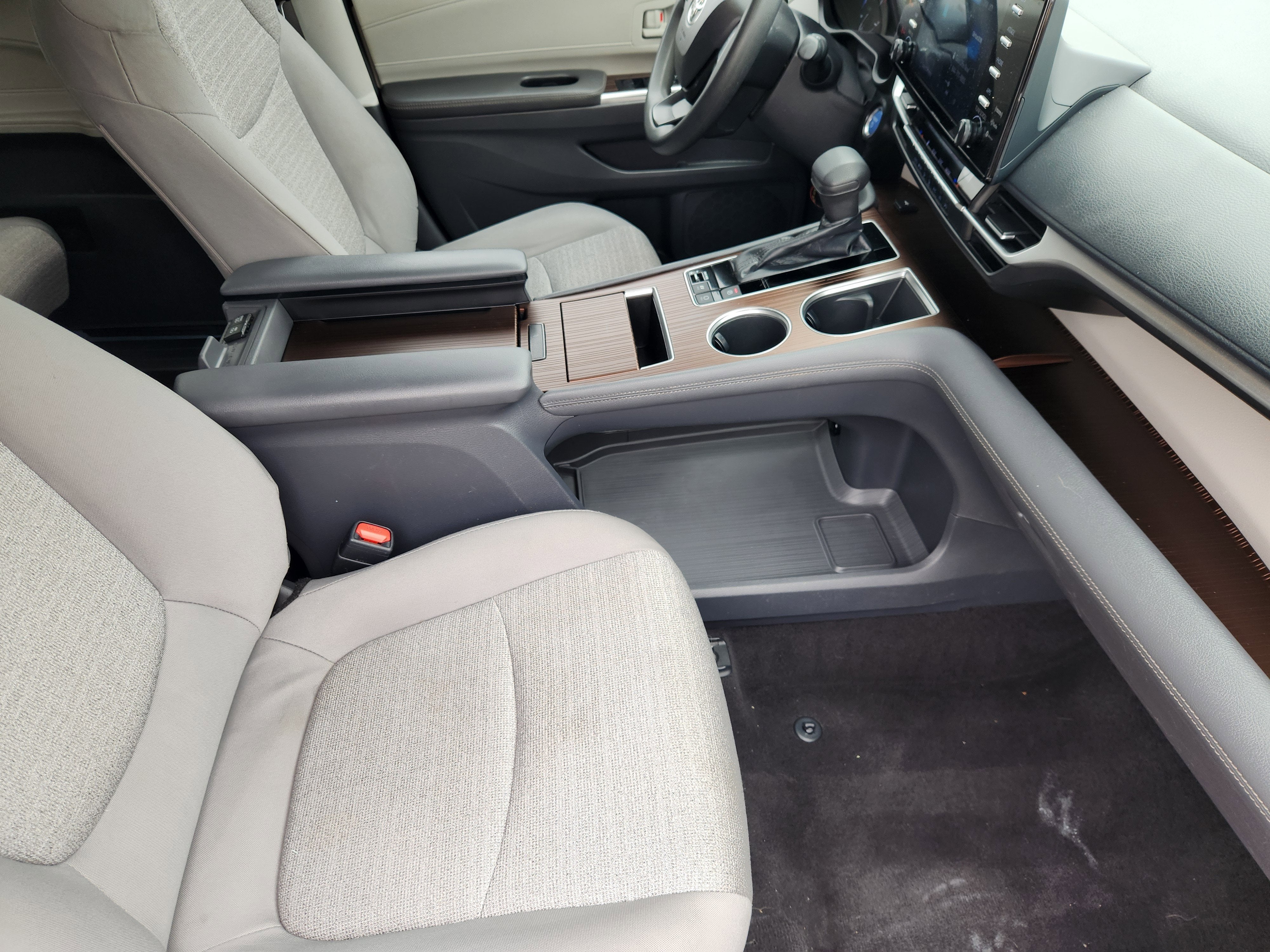 2022 Toyota Sienna LE