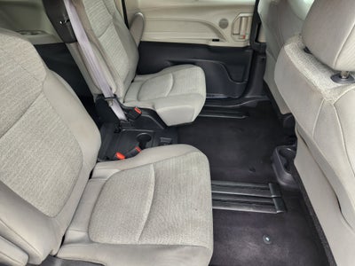 2022 Toyota Sienna LE