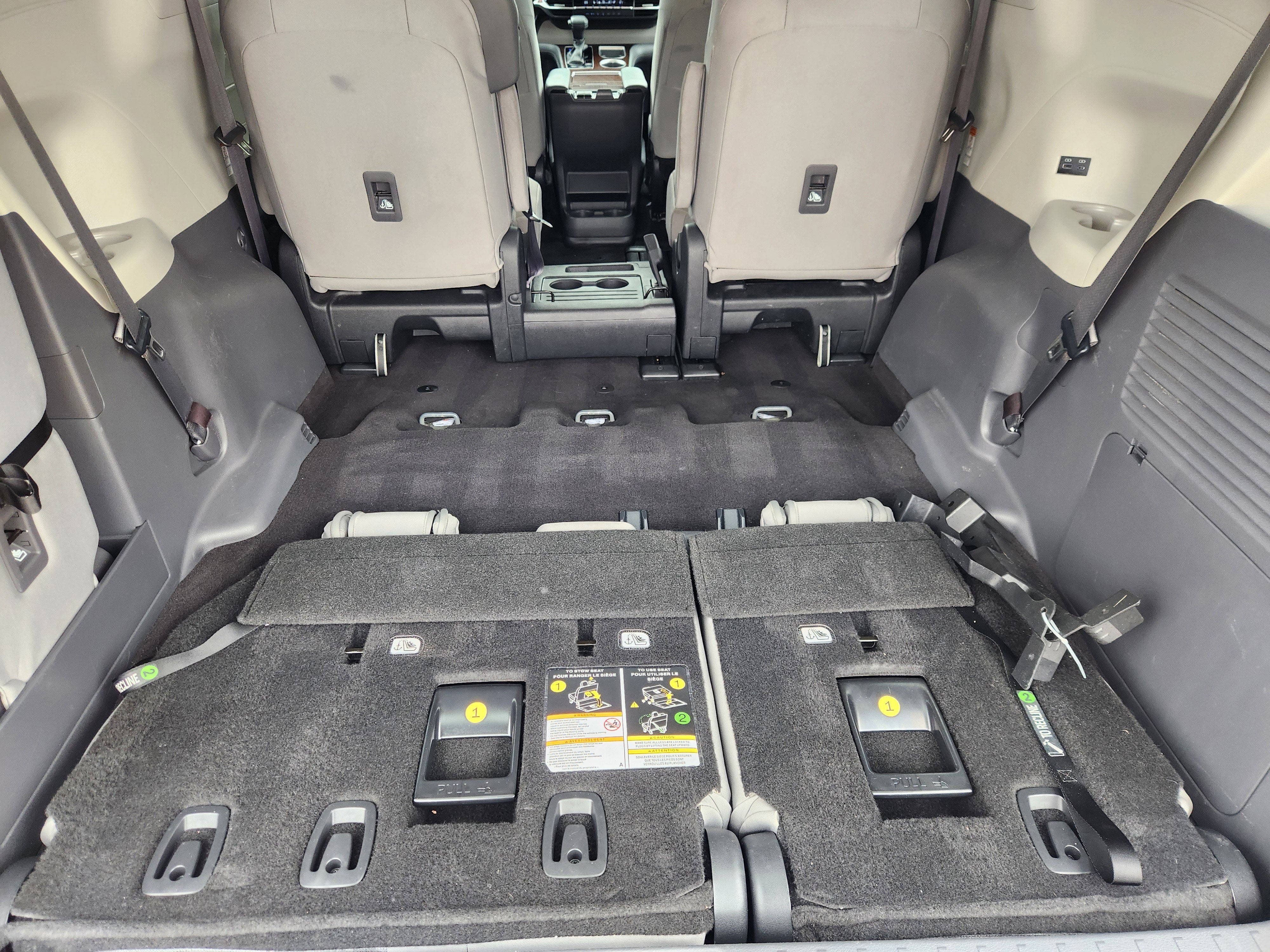 2022 Toyota Sienna LE