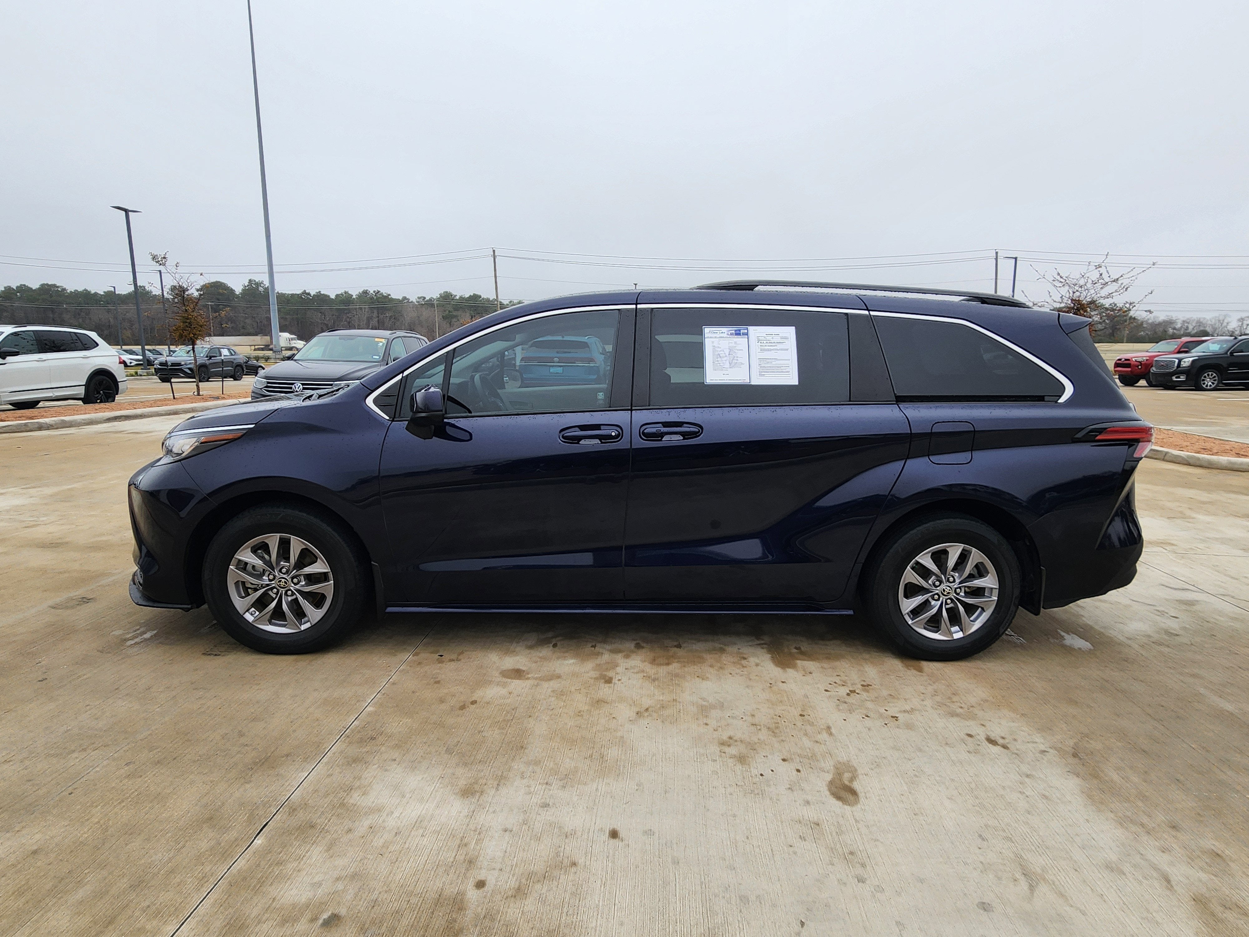 2022 Toyota Sienna LE