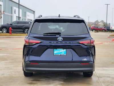 2022 Toyota Sienna LE