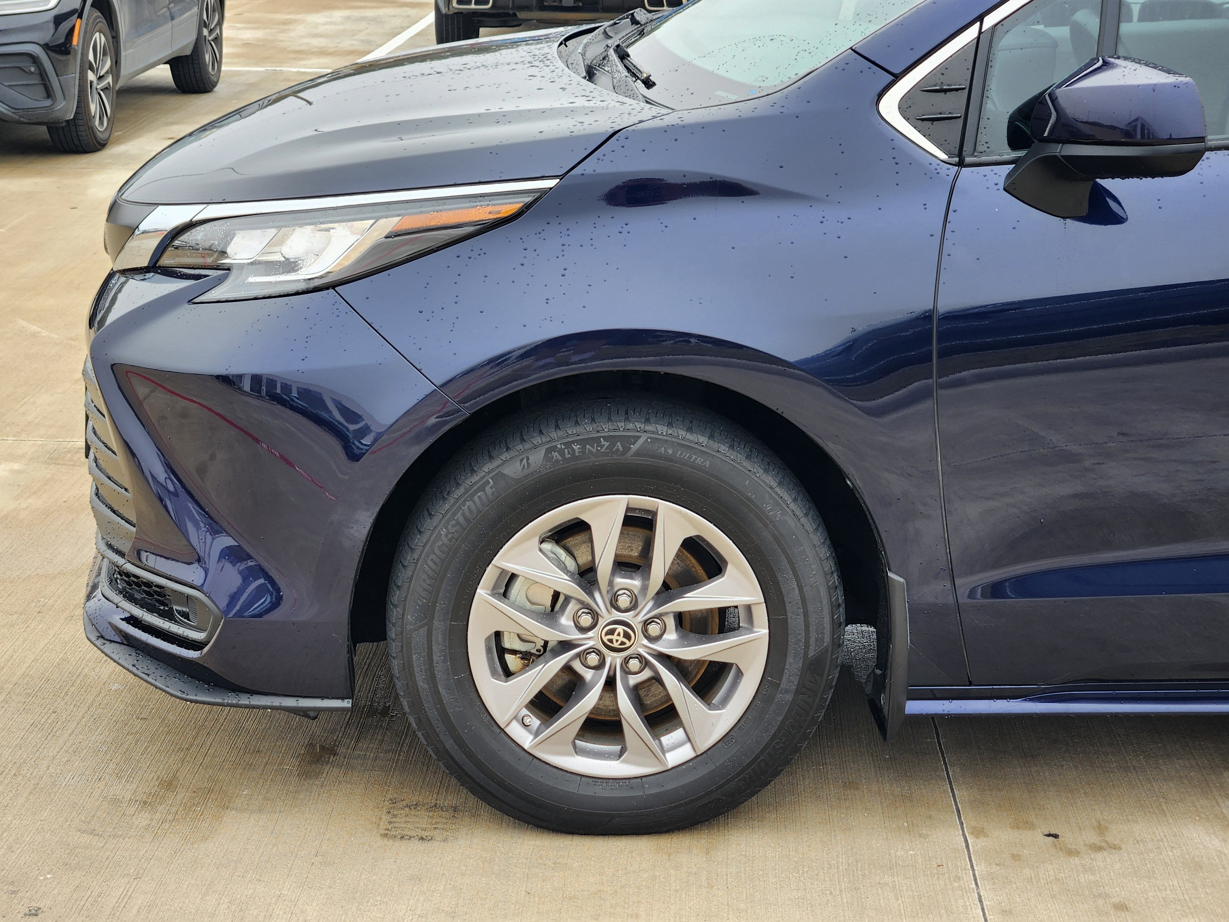 2022 Toyota Sienna LE