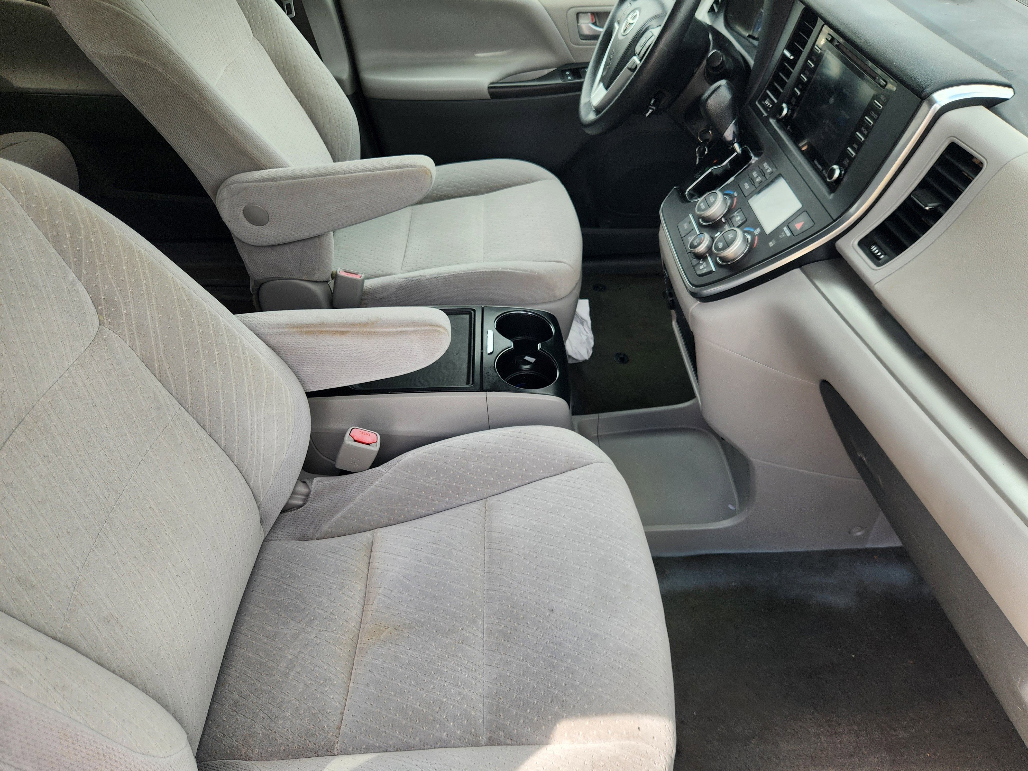 2019 Toyota Sienna LE