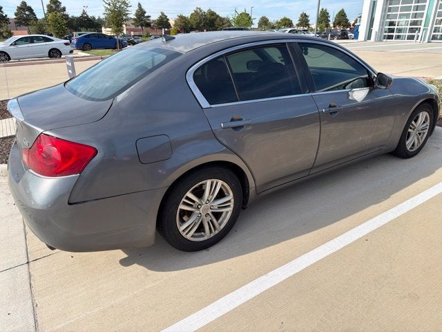 2015 INFINITI Q40 Base