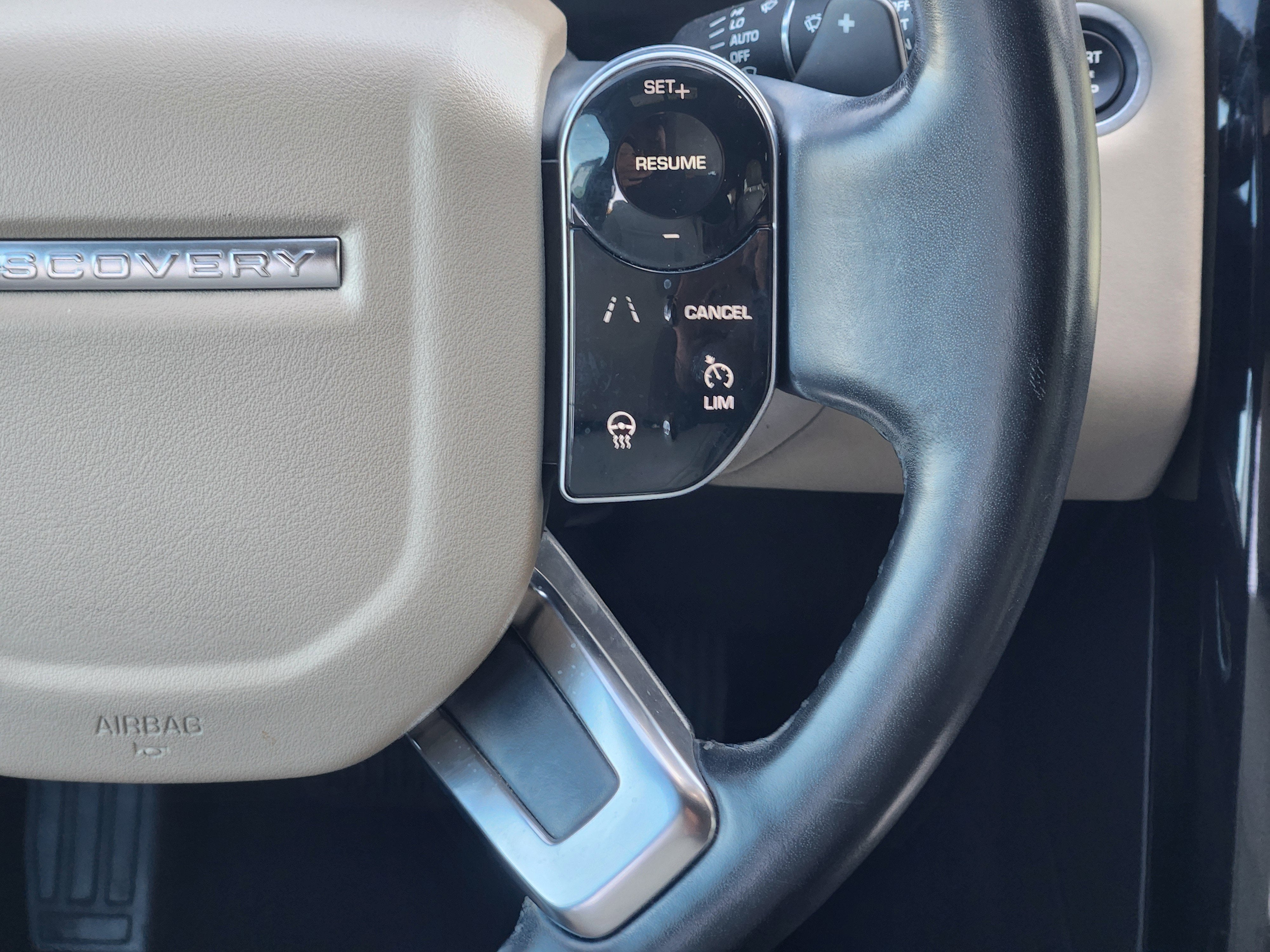 2020 Land Rover Discovery SE