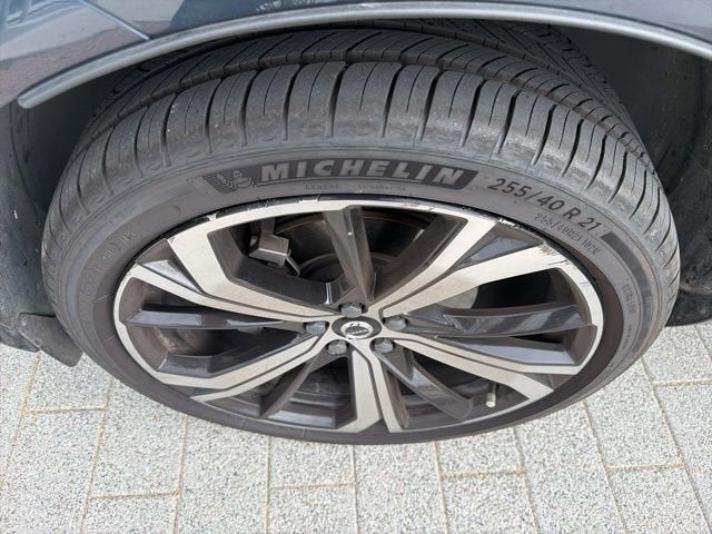 2023 Volvo XC60 Ultimate Dark Theme