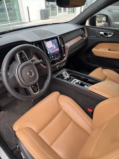 2023 Volvo XC60 Ultimate Dark Theme