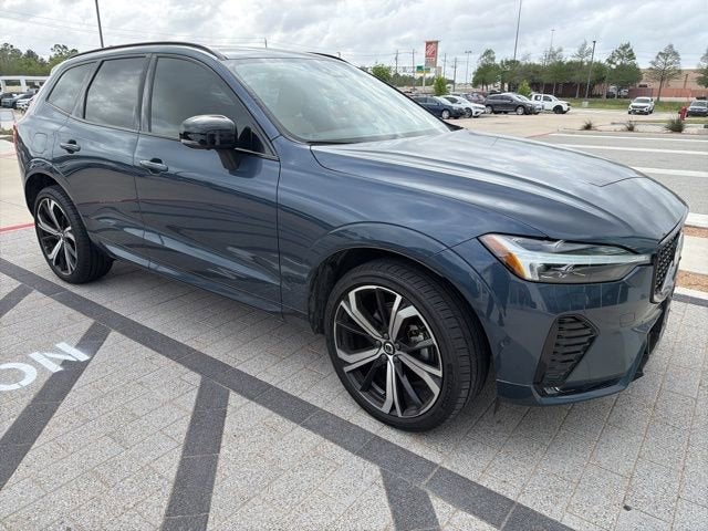 2023 Volvo XC60 Ultimate Dark Theme